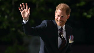 Prince Harry laughs as he’蝉 asked if he’蝉 ‘happy to be home’