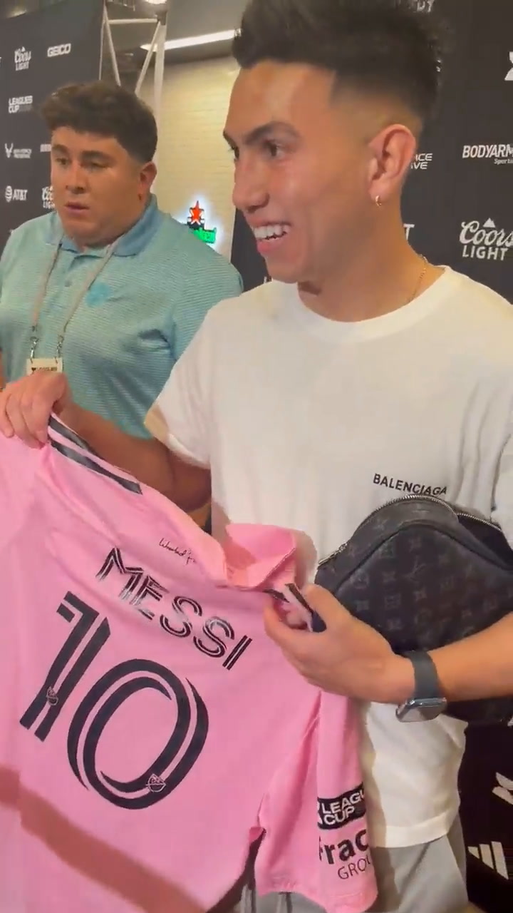 El sofisticado bolso en el que Alan Velasco guardó la camiseta de Lionel Messi