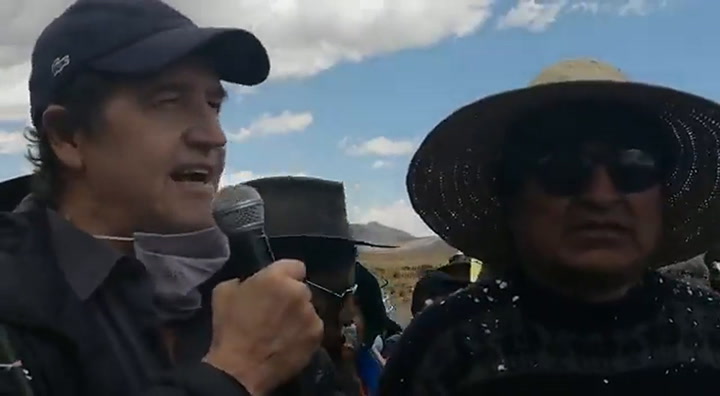 El embajador argentino en Bolivia participó de una marcha con Evo Morales