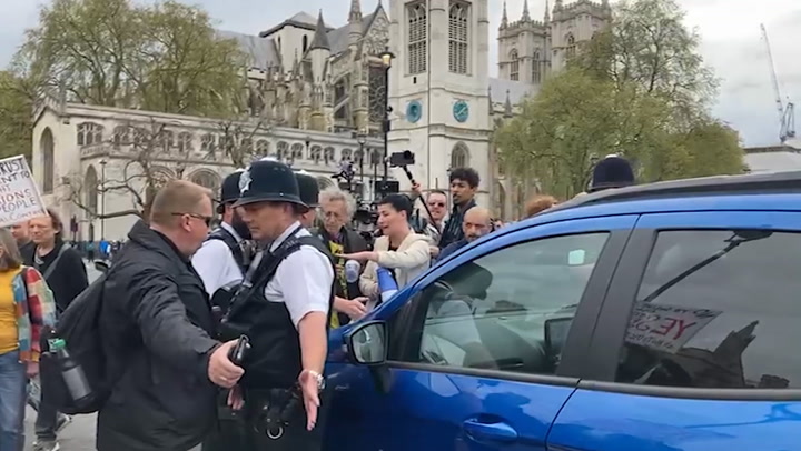 Anti-vaxxers spark security alert as Boris Johnson blocked from getting into Commons