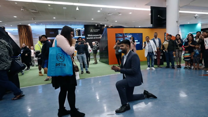 Man proposes to girlfriend over airport PA system in Auckland