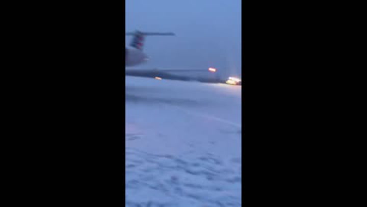 US: American Air Plane Slides Off Runway At Rochester International Airport, NY 3