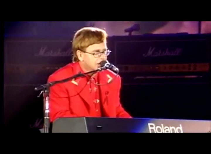Axl Rose, Elton John y Queen interpretan Bohemian Rhapsody - Fuente: YouTube