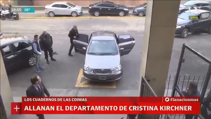 Allanan un departamento en el edificio de Cristina Kirchner