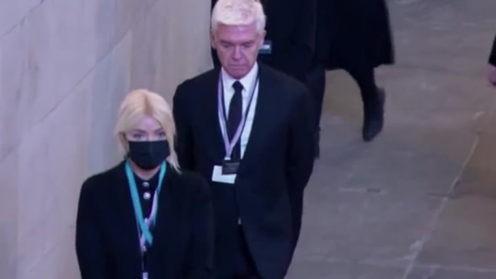 This Morning's Holly Willoughby and Phillip Schofield pay their respects to the Queen