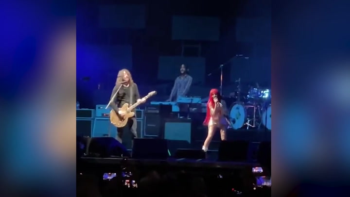 Shania Twain joins Foo Fighters on stage for special version of 'Best of You'