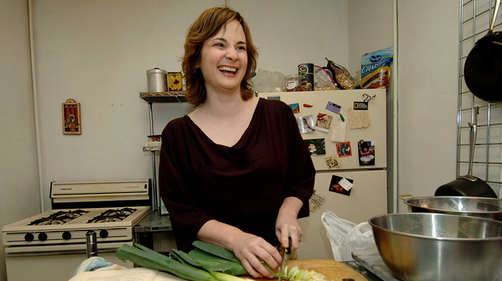 Julie Powell, food blogger behind Julie and Julia book, dies aged 49