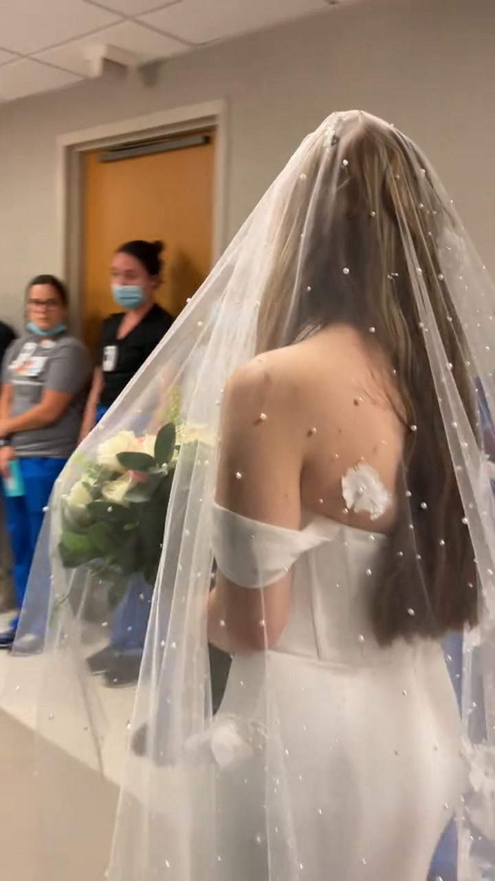 Realizó su boda en el hospital para que su padre esté presente