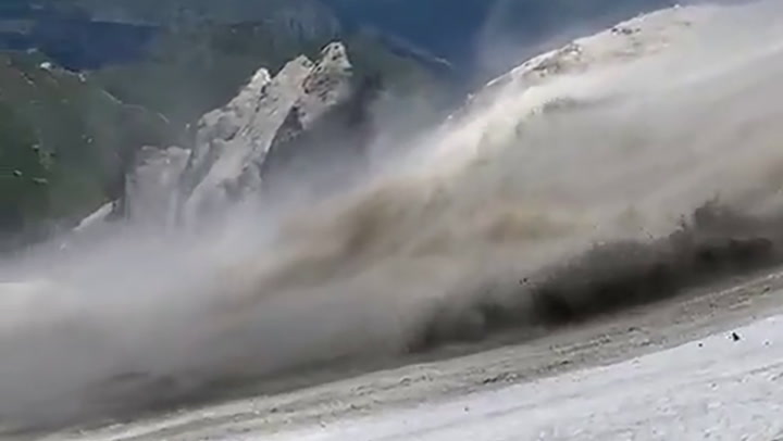 ช็อกอิตาลี! ธารน้ำแข็งเทือกเขาแอลป์พังถล่ม กลืนร่างนักปีนเขาดับอย่างน้อย 6 สูญหายนับ 20