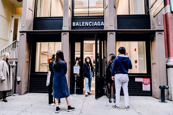 Balenciaga Brings a High Fashion Spin to Vibram's Toe Shoes – Demna Gvasalia  Sneaker Colla
