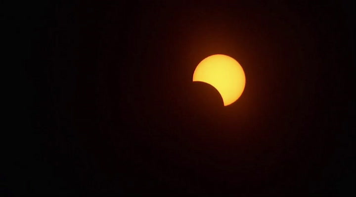Continúa el esperado eclipse solar - Fuente: YouTube