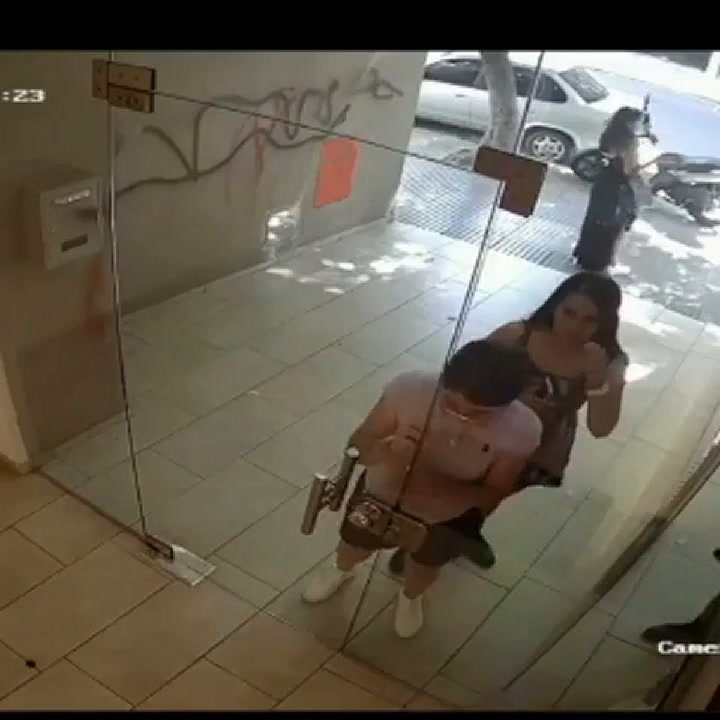 Así ingresaron tres mujeres a robar a un edificio en Palermo - Fuente: Instagram
