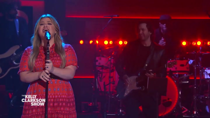 Kelly Clarkson ‘stuns’ fans by performing a cover of The Weeknd’s Take My Breath