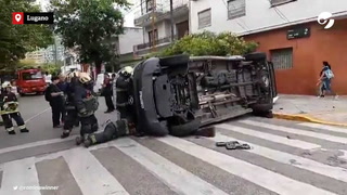 Choque y vuelco en Lugano: así quedó la ambulancia
