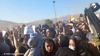 Protestas en Irán por la muerte de la joven que incumplió un código de vestimenta