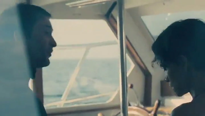 Halle Berry y Olivier Martinez en la película Dark Tide