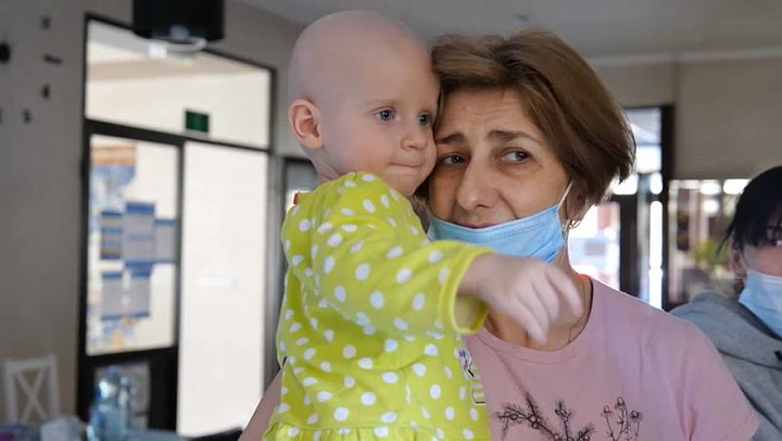 La guerra, en primera persona: Niños ucranianos con cáncer, reciben ayuda en Polonia