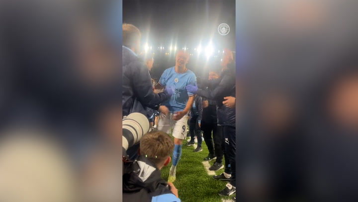 Haaland given guard of honour by Man City teammates after breaking scoring record