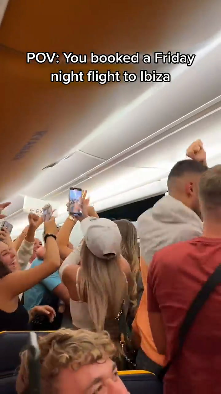 Un grupo de pasajeros hizo una fiesta en un vuelo comercial