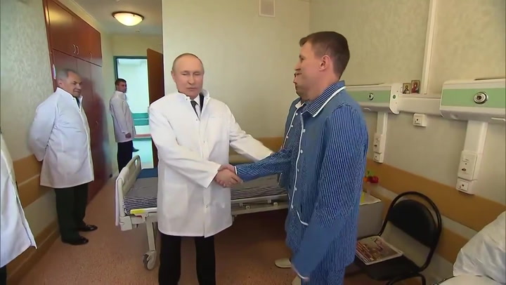 Vladimir Putin, hasta garip bir şekilde tanıdık geldiği için hastane ziyareti düzenlemekle suçlandı - Dünya Haberleri