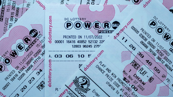 Powerball jackpot reaches record $1.9bn as lottery system faces 'technical difficulties'