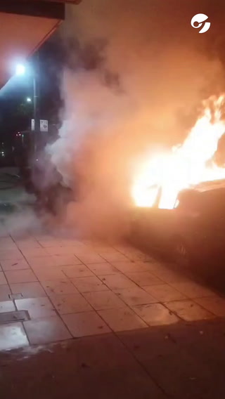 Nuevo ataque de quemacoches: incendiaron dos autos en Villa del Parque