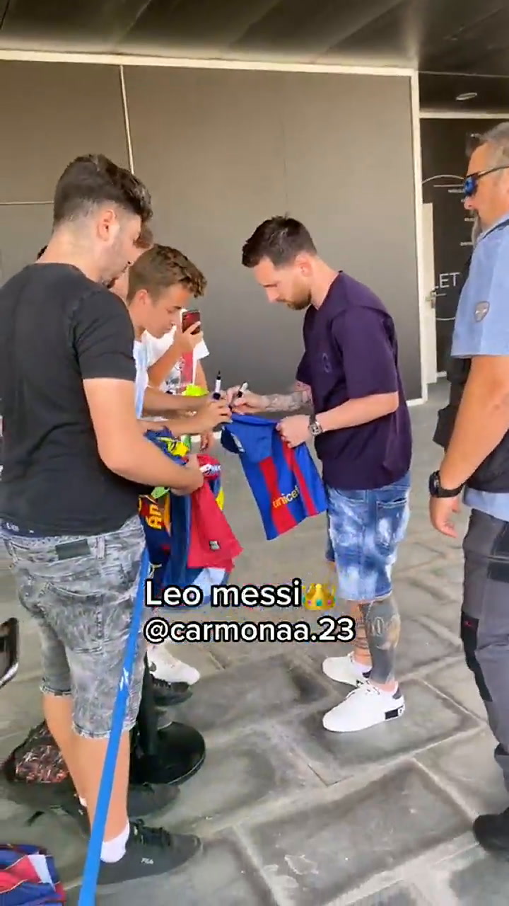 El TikToker Carmona 23 compartió también un video al lado de Leo Messi