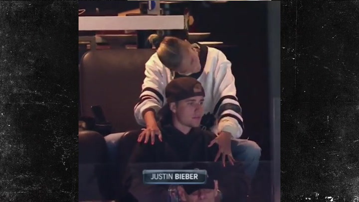 Justin Bieber Hangs With Auston Matthews In Leafs Locker Room On