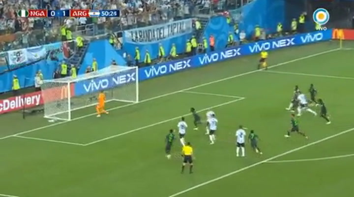 El gol de Nigeria de penal por la falta de Mascherano - Fuente: Tv Pública