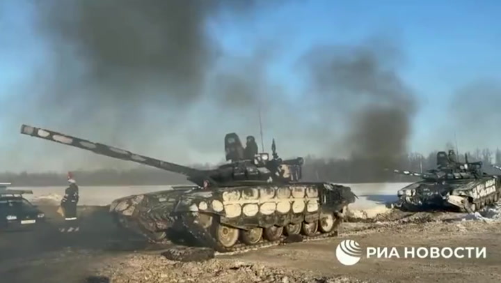 Russian tanks appear to backdown from Ukrainian border amid de-escalation hopes