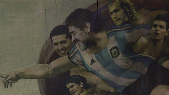 Maradona es Dios y Messi es Adán en mural de club argentino - Fuente: AFP