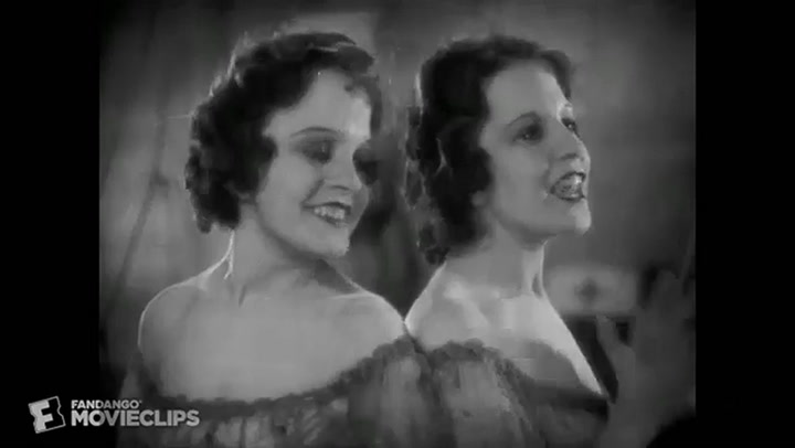 Las siamesas Violet y Daisy Hilton, en una escena de la película Freaks