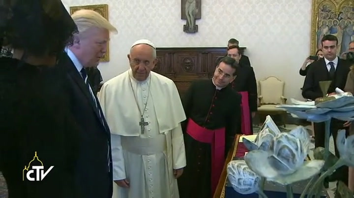 Los regalos que le dio el Papa a Donald Trump