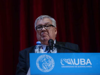 Marcha universitaria. El rector de la UBA cuestionó las críticas del Gobierno: "Lo de adoctrinamiento suena ridículo"
