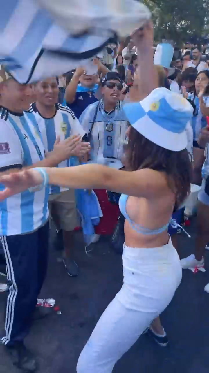 Sofía 'Jujuy' a puro baile durante los festejos en el Obelisco (Video: Instagram @sofijuok)