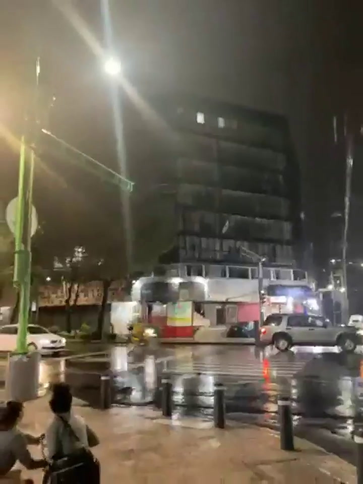 Edificio se tambalea en la Ciudad de México
