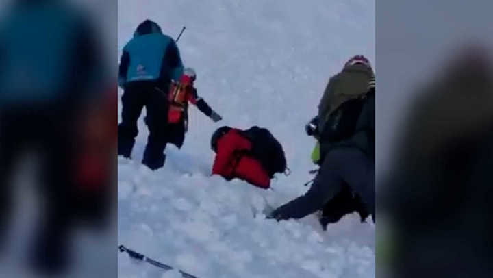 Avalancha en Las Leñas: cinco esquiadores quedaron atrapados y fueron rescatados