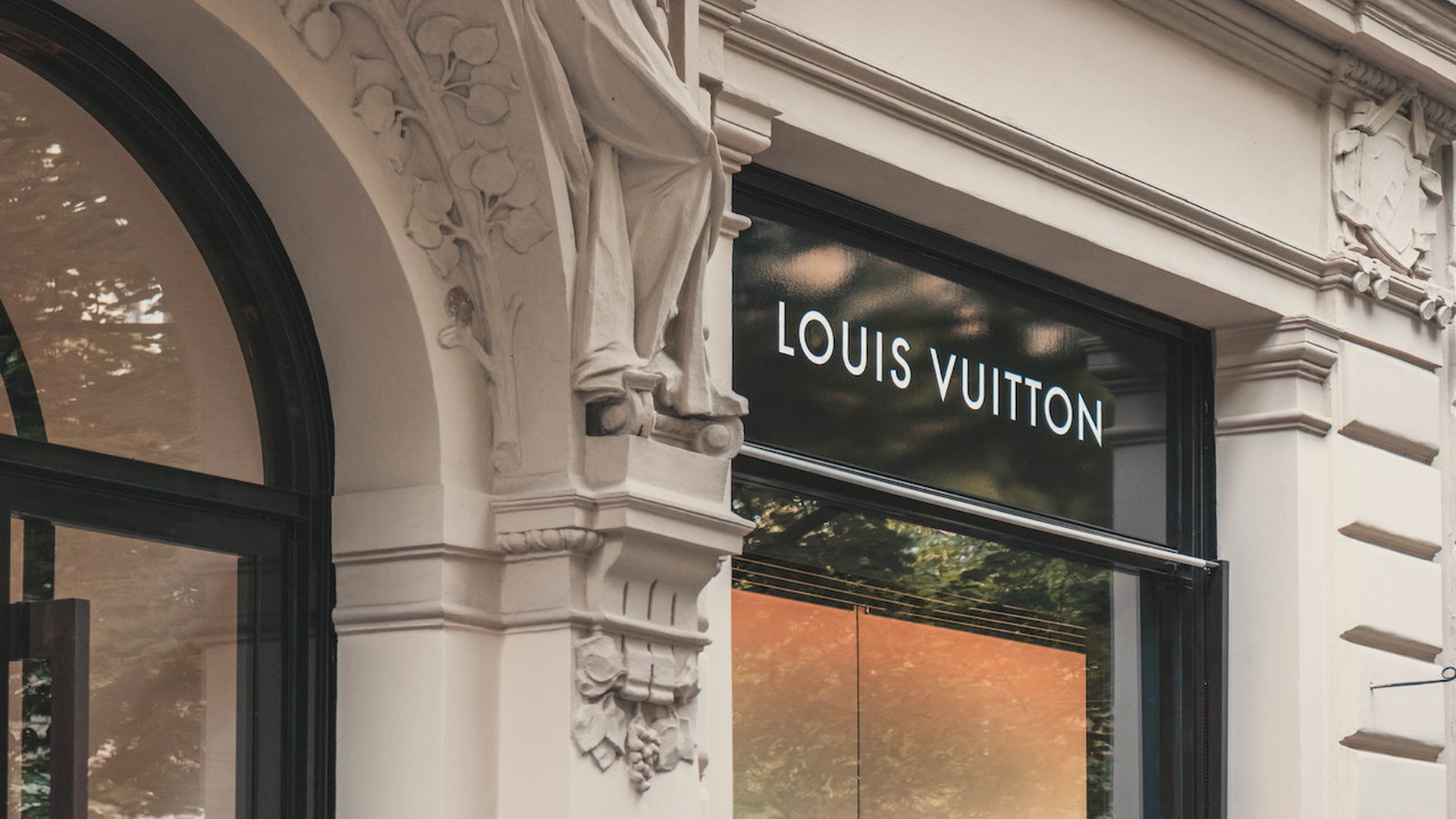Louis Vuitton Blockchain Aura