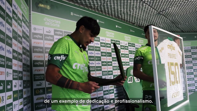 Piquerez recebe homenagem por 150 jogos pelo Palmeiras