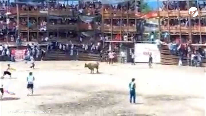 Video: cuatro personas murieron en el derrumbe un palco en una plaza de toros en Colombia