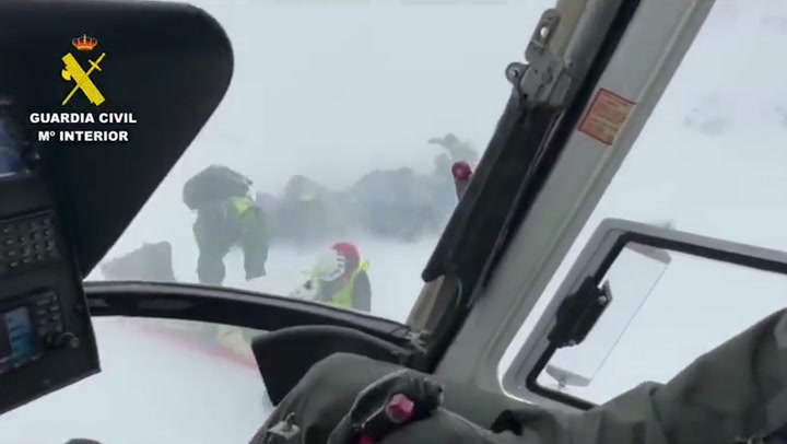 Moment skier with broken leg rescued from Spanish mountain in dangerous conditions