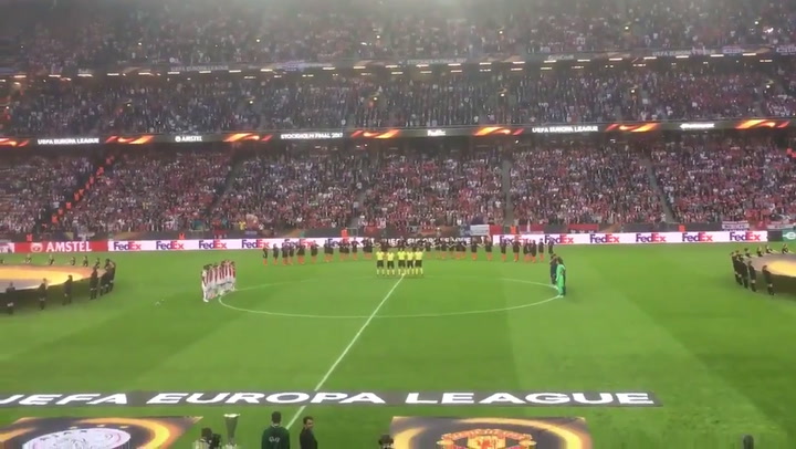 Ajax-Manchester United, Europa League. Respeto y después un emotivo aplauso así fue el minuto de sil