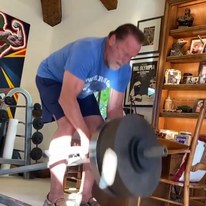 La rutina de ejercicios de Arnold Schwarzenegger para mantener su figura