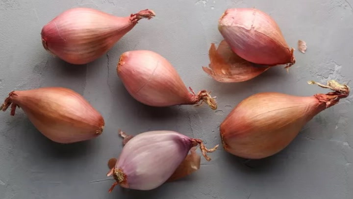 Garlic vs Shallots: A Culinary Clash of Flavors