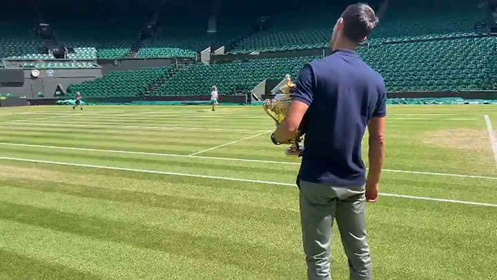 Novak Djokovic celebró junto a sus hijos en Wimbledon