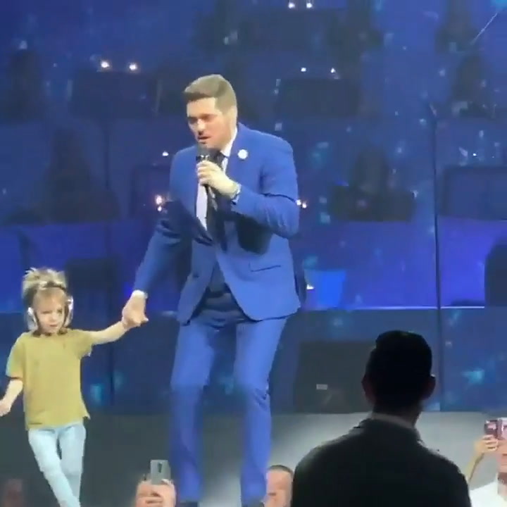 Michael Bublé y su hijo Elías sorprendieron con sus pasos de baile