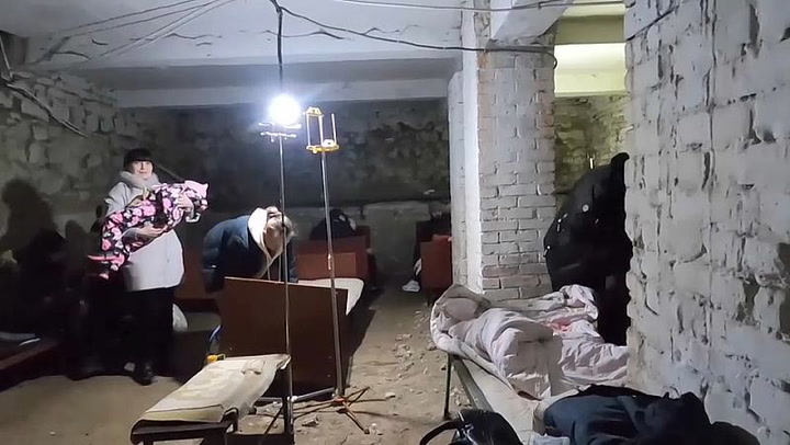 Así luce un refugio infantil improvisado durante la guerra en Ucrania 