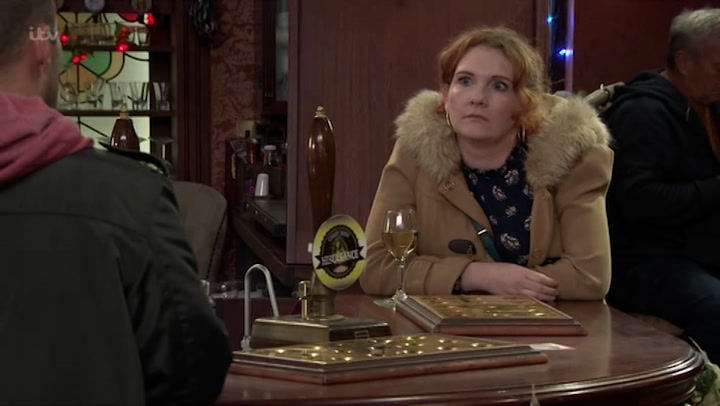 Corrie fans are unhappy with Fiz when they spot a legal error during an altercation with Tyrone