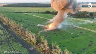 Impresionante explosión: así voló por los aires un tanque ruso T-80