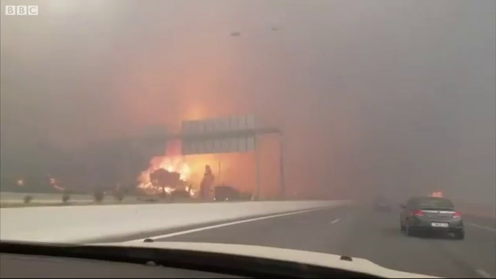 El infierno creado por los devastadores incendios en Grecia - Fuente: BBC